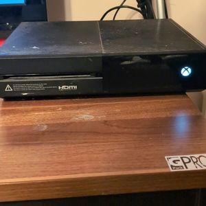 Xbox One 1Tb W/Kinet